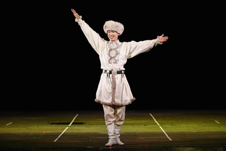 Артист ГТТК «Ойраты» Виктор Иванов: «Любовь к калмыцкому танцу передалась от отца»